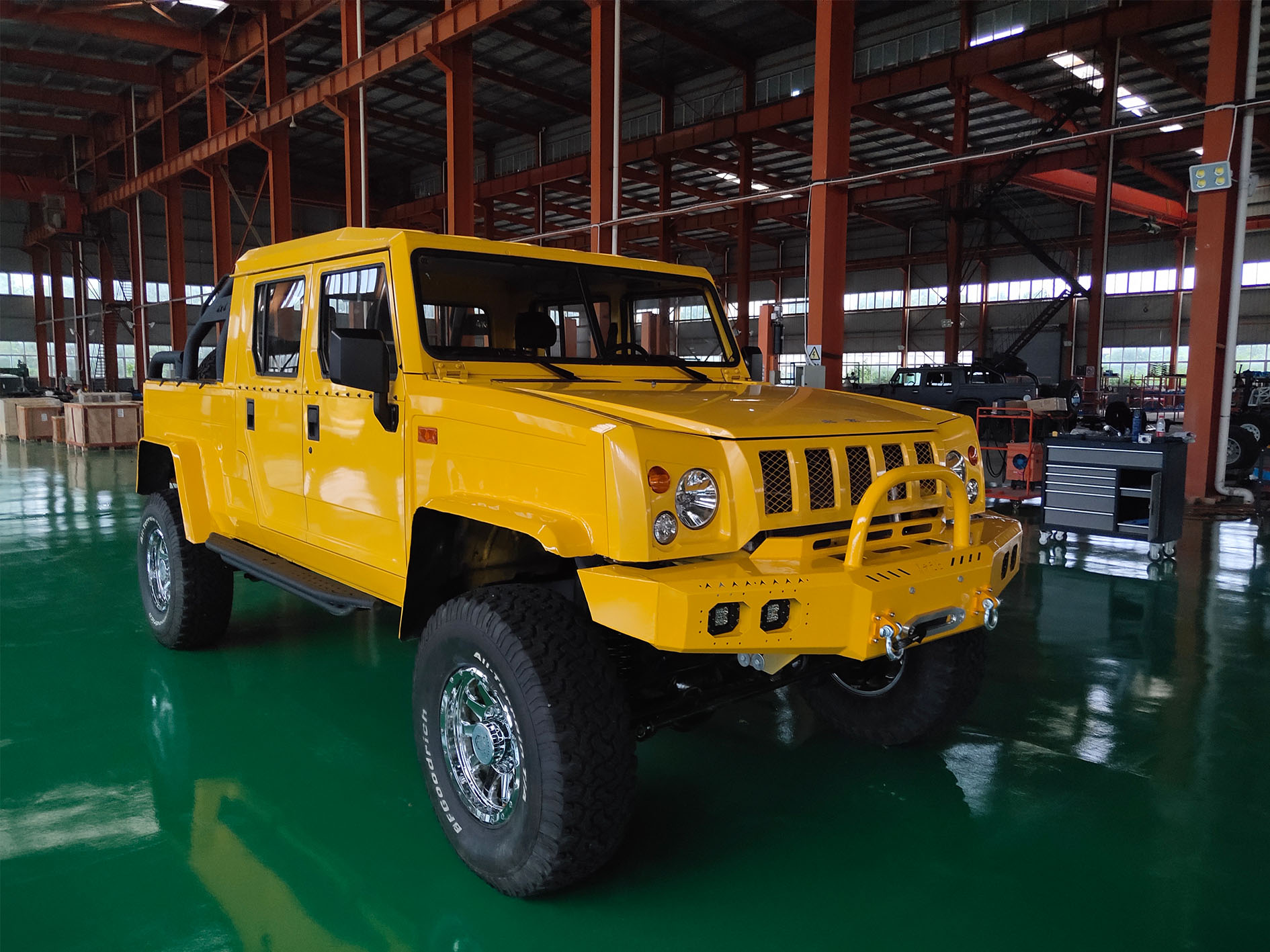 4X4 Yellow Heavy-duty Pickup Truck