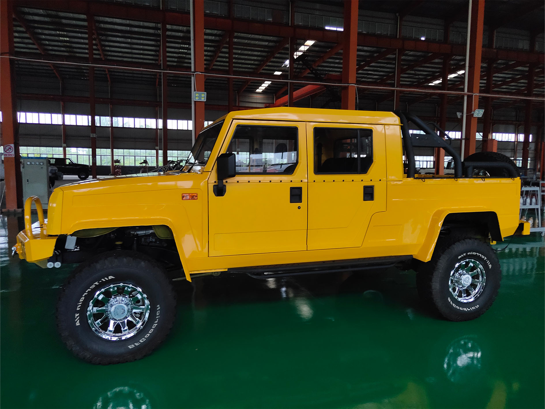 4X4 Yellow Heavy-duty Pickup Truck