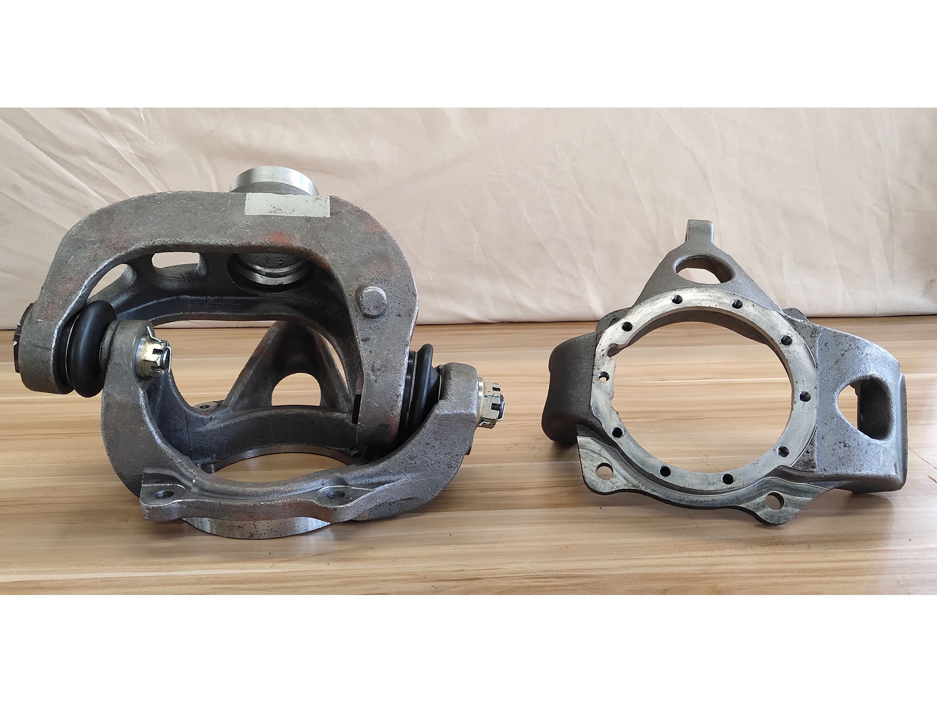 Non-independent Suspension Steering Knuckle System